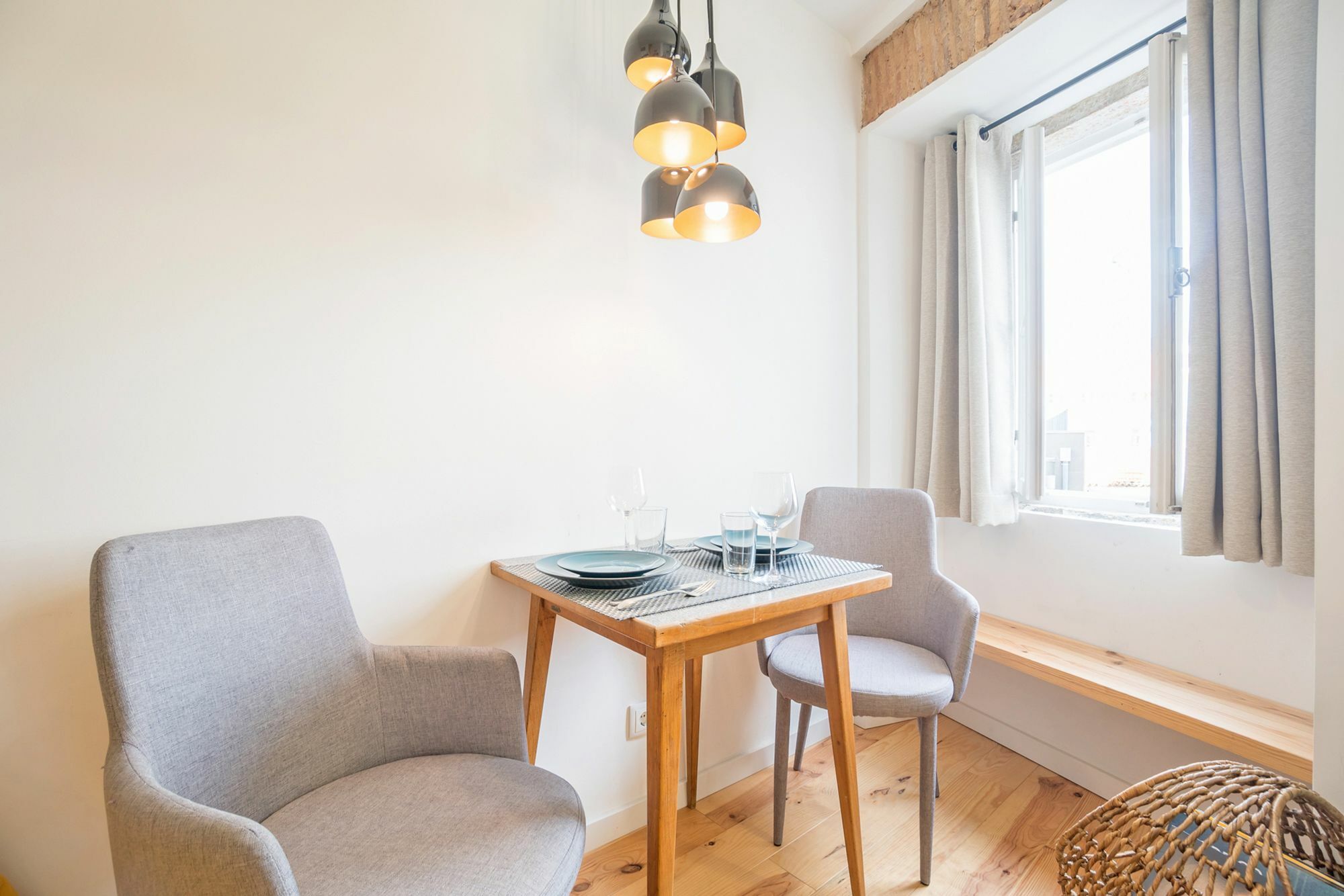 Largo Trigueiros Light-filled Loft Lisbon